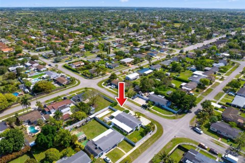 Casa en venta en Homestead, Florida, 3 dormitorios, 110.37 m2 № 2066245 - foto 12