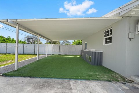 Casa en venta en Homestead, Florida, 3 dormitorios, 110.37 m2 № 2066245 - foto 23