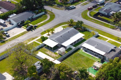 Casa en venta en Homestead, Florida, 3 dormitorios, 110.37 m2 № 2066245 - foto 9