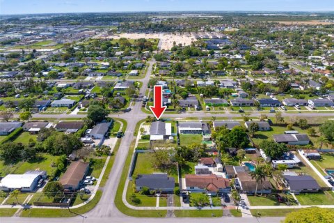 Casa en venta en Homestead, Florida, 3 dormitorios, 110.37 m2 № 2066245 - foto 7