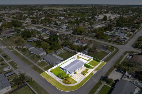 Casa en venta en Homestead, Florida, 3 dormitorios, 110.37 m2 № 2066245 - foto 16