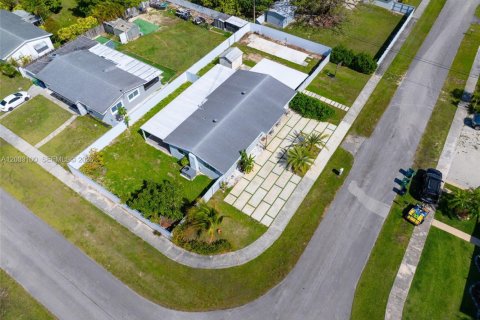 Casa en venta en Homestead, Florida, 3 dormitorios, 110.37 m2 № 2066245 - foto 4