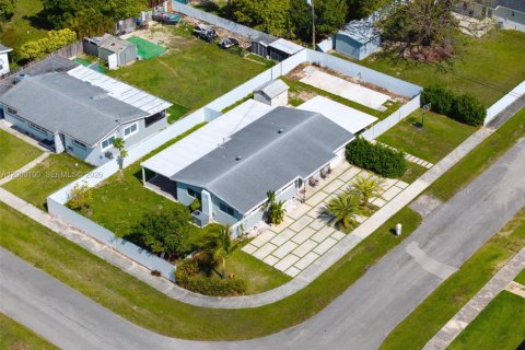 Casa en venta en Homestead, Florida, 3 dormitorios, 110.37 m2 № 2066245 - foto 2