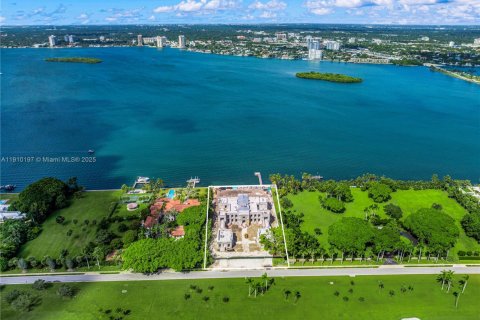 House in Indian Creek, Florida 9 bedrooms, 2590.95 sq.m. № 1968052 - photo 5