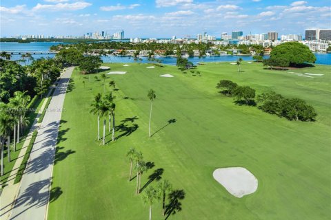 House in Indian Creek, Florida 9 bedrooms, 2590.95 sq.m. № 1968052 - photo 23