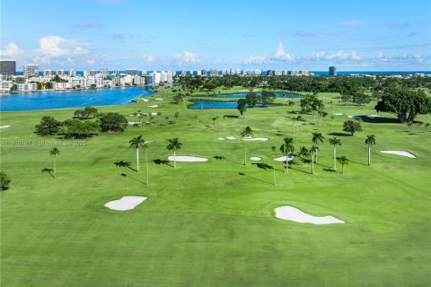 House in Indian Creek, Florida 9 bedrooms, 2590.95 sq.m. № 1968052 - photo 22