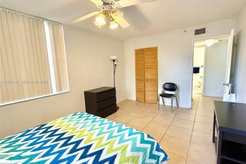 Снять в аренду кондоминиум в Дания-Бич, Флорида 1 спальня, 65.03м2, № 1986488 - фото 15