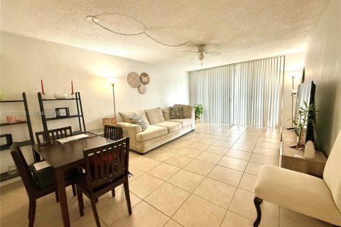 Снять в аренду кондоминиум в Дания-Бич, Флорида 1 спальня, 65.03м2, № 1986488 - фото 9
