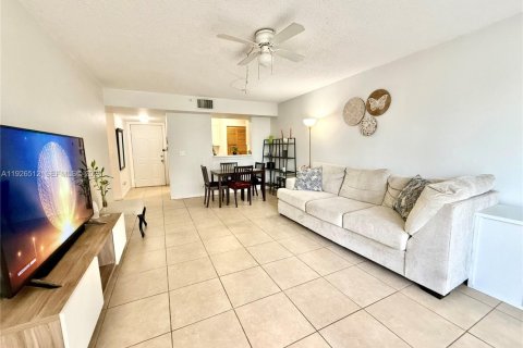 Снять в аренду кондоминиум в Дания-Бич, Флорида 1 спальня, 65.03м2, № 1986488 - фото 10