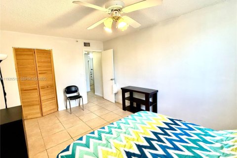 Снять в аренду кондоминиум в Дания-Бич, Флорида 1 спальня, 65.03м2, № 1986488 - фото 16
