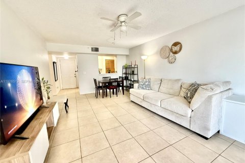 Снять в аренду кондоминиум в Дания-Бич, Флорида 1 спальня, 65.03м2, № 1986488 - фото 13