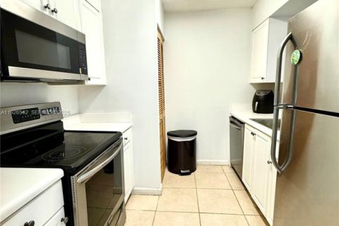 Снять в аренду кондоминиум в Дания-Бич, Флорида 1 спальня, 65.03м2, № 1986488 - фото 4