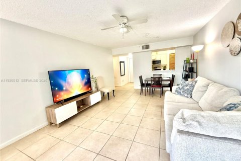 Снять в аренду кондоминиум в Дания-Бич, Флорида 1 спальня, 65.03м2, № 1986488 - фото 11