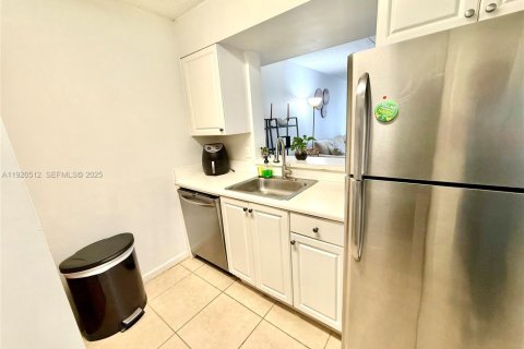 Снять в аренду кондоминиум в Дания-Бич, Флорида 1 спальня, 65.03м2, № 1986488 - фото 5