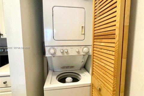 Снять в аренду кондоминиум в Дания-Бич, Флорида 1 спальня, 65.03м2, № 1986488 - фото 23