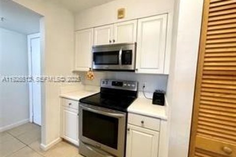 Снять в аренду кондоминиум в Дания-Бич, Флорида 1 спальня, 65.03м2, № 1986488 - фото 7