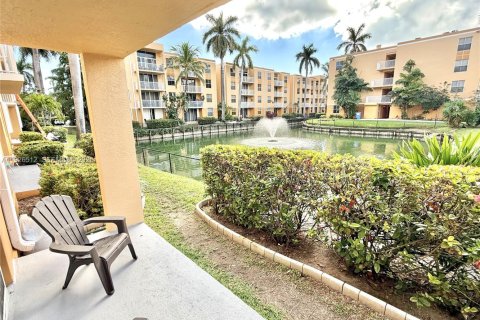 Снять в аренду кондоминиум в Дания-Бич, Флорида 1 спальня, 65.03м2, № 1986488 - фото 25