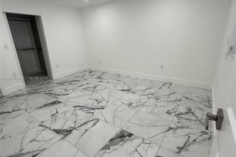 House in Miami, Florida 3 bedrooms, 121.52 sq.m. № 2088382 - photo 15