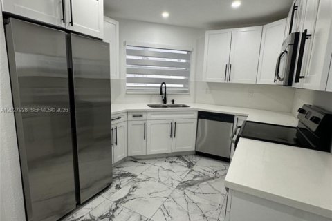 House in Miami, Florida 3 bedrooms, 121.52 sq.m. № 2088382 - photo 4
