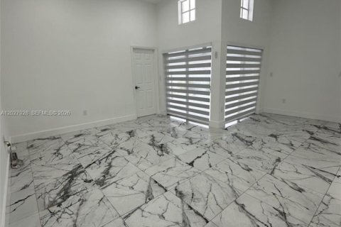House in Miami, Florida 3 bedrooms, 121.52 sq.m. № 2088382 - photo 14