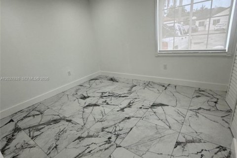 House in Miami, Florida 3 bedrooms, 121.52 sq.m. № 2088382 - photo 10