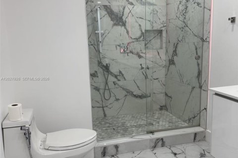 House in Miami, Florida 3 bedrooms, 121.52 sq.m. № 2088382 - photo 17