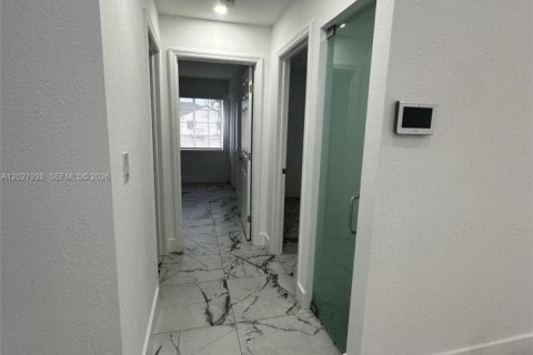 House in Miami, Florida 3 bedrooms, 121.52 sq.m. № 2088382 - photo 7