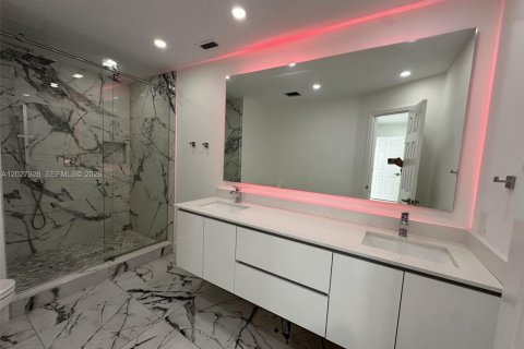 House in Miami, Florida 3 bedrooms, 121.52 sq.m. № 2088382 - photo 16
