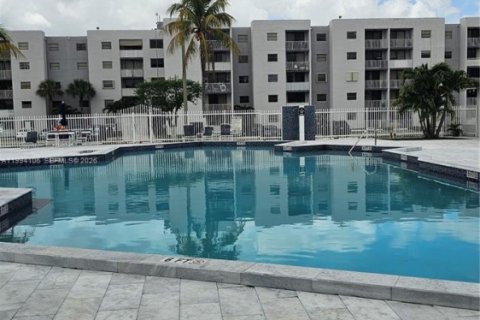 Снять в аренду кондоминиум в Майами, Флорида 2 спальни, 80.55м2, № 2056299 - фото 7