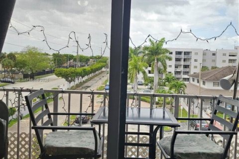 Снять в аренду кондоминиум в Майами, Флорида 2 спальни, 80.55м2, № 2056299 - фото 6