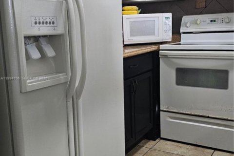 Снять в аренду кондоминиум в Майами, Флорида 2 спальни, 80.55м2, № 2056299 - фото 3