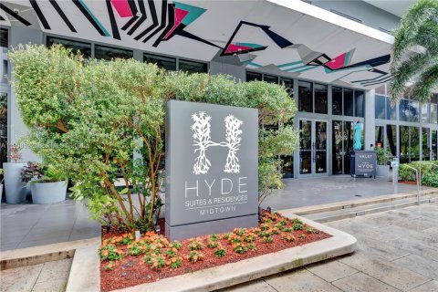 Condominio en Miami, Florida, 1 dormitorio  № 2060863