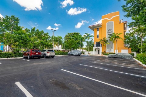 Купить кондоминиум в Дания-Бич, Флорида 3 спальни, 121.33м2, № 1958082 - фото 1