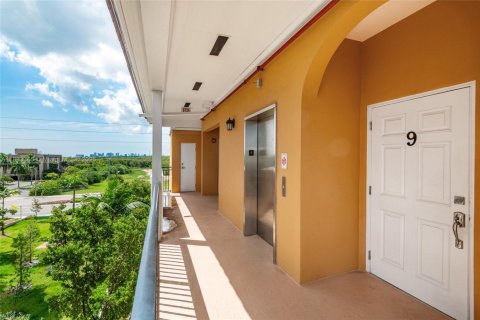 Купить кондоминиум в Дания-Бич, Флорида 3 спальни, 121.33м2, № 1958082 - фото 5