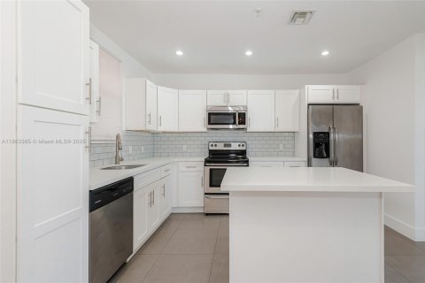 Купить кондоминиум в Дания-Бич, Флорида 3 спальни, 121.33м2, № 1958082 - фото 18