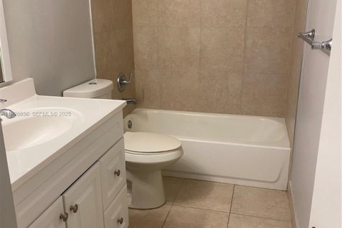 Снять в аренду кондоминиум в Майами, Флорида 3 спальни, 107.02м2, № 1985768 - фото 8