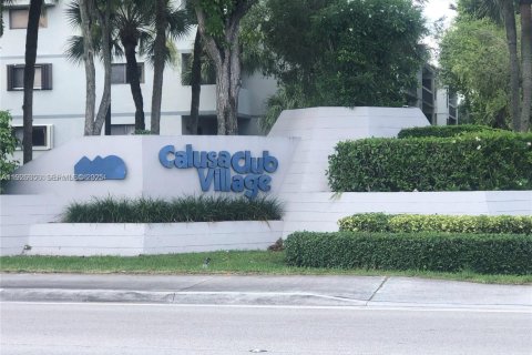 Кондоминиум с 3 спальнями в Майами, Флорида № 1985768