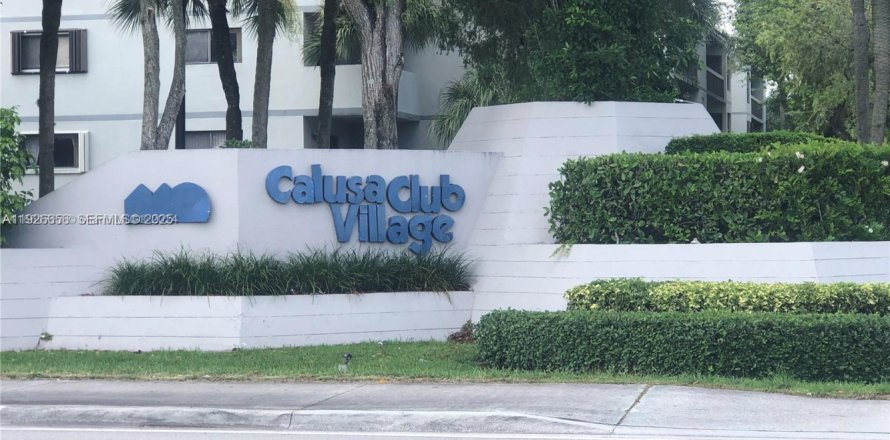 Кондоминиум с 3 спальнями в Майами, Флорида № 1985768