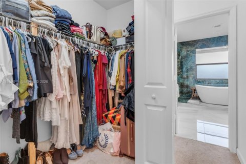 House in Miami, Florida 4 bedrooms, 224.08 sq.m. № 2006126 - photo 28