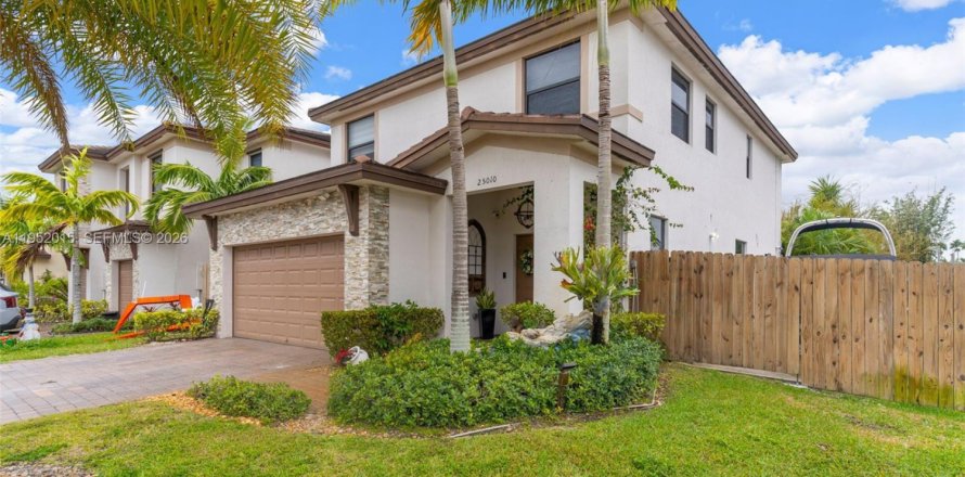 House in Miami, Florida 4 bedrooms, 224.08 sq.m. № 2006126