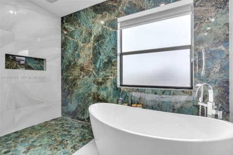 House in Miami, Florida 4 bedrooms, 224.08 sq.m. № 2006126 - photo 27