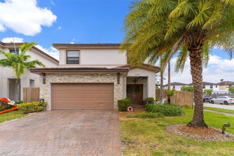 House in Miami, Florida 4 bedrooms, 224.08 sq.m. № 2006126 - photo 2