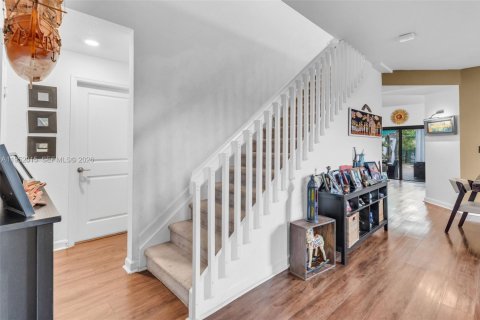 House in Miami, Florida 4 bedrooms, 224.08 sq.m. № 2006126 - photo 19