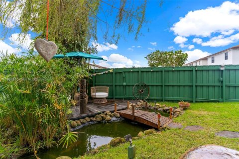 House in Miami, Florida 4 bedrooms, 224.08 sq.m. № 2006126 - photo 30