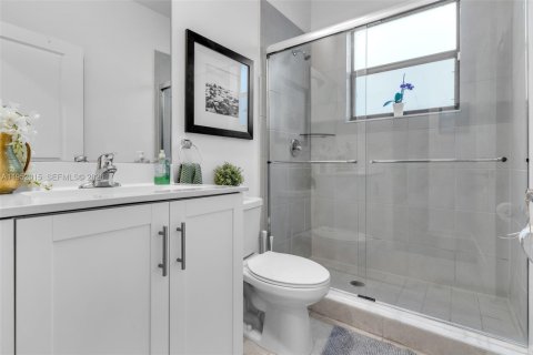 House in Miami, Florida 4 bedrooms, 224.08 sq.m. № 2006126 - photo 17