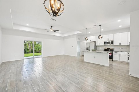 House in North Port, Florida 3 bedrooms, 153.47 sq.m. № 1801418 - photo 8