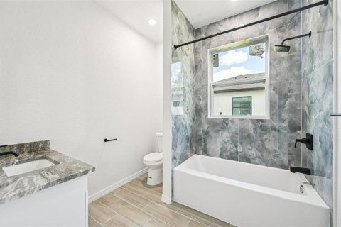 House in North Port, Florida 3 bedrooms, 153.47 sq.m. № 1801418 - photo 25