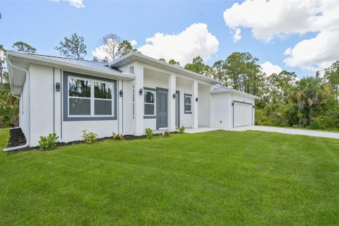 House in North Port, Florida 3 bedrooms, 153.47 sq.m. № 1801418 - photo 2