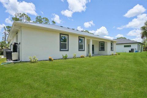 House in North Port, Florida 3 bedrooms, 153.47 sq.m. № 1801418 - photo 4
