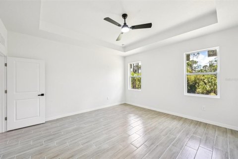 House in North Port, Florida 3 bedrooms, 153.47 sq.m. № 1801418 - photo 13